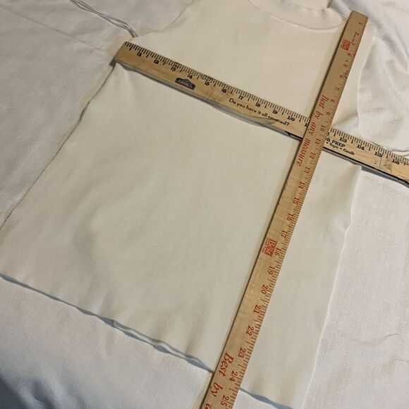 Crescent Size Medium sleeveless white mock turtleneck w/side splits - Picture 6 of 8